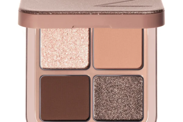 Luxe Glam Compact Shade 'Nude' packshot.
