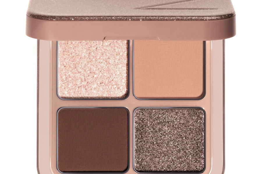 Luxe Glam Compact Shade 'Nude' packshot.